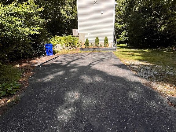 3rd image of 11 Yale Rd