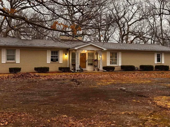 1125 Windcrest Acres, Galesburg, IL 61401