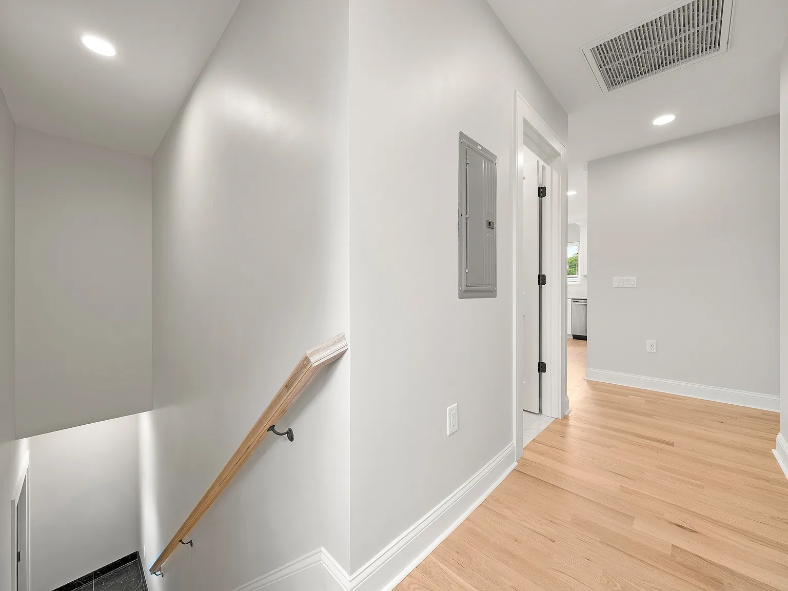 3 bed, $4,900 — Photo 3