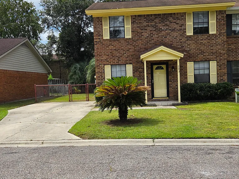 123 Hunt Club Ct — Photo 1