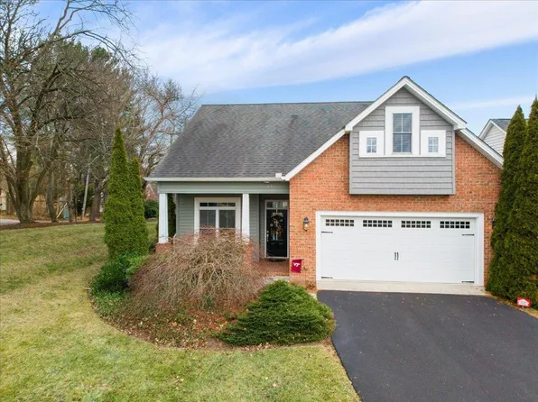 612 Kentwood Dr, Blacksburg, VA 24060