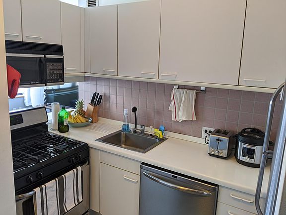 3rd image of 300 E 93rd St APT 22