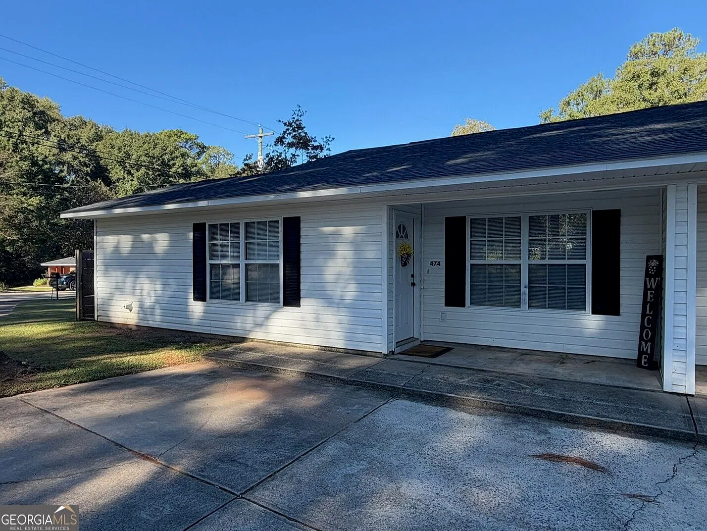 3 bed, 2.0 bath, 1100 sqft, $1,350 — Photo 2