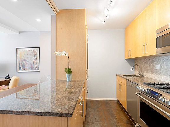3rd image of 2373 Broadway APT 1127