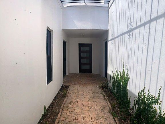 4th image of 137 W Tearose Ave