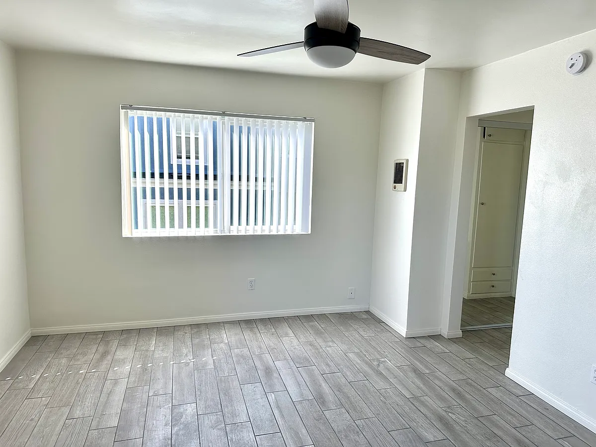 Building Photo - 3191 Kemper St #4