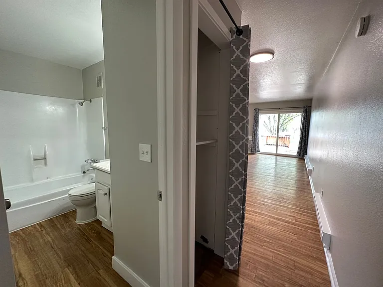 Stone Gate Apartments — Photo 36