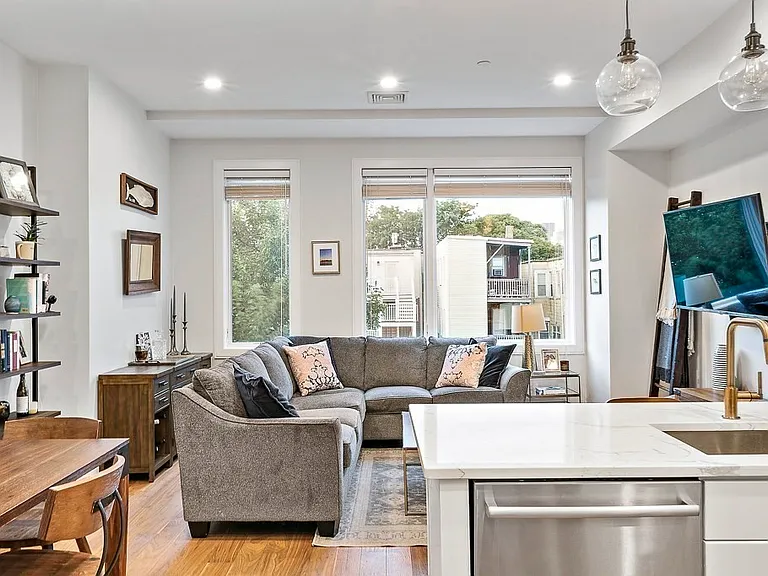 303 Sumner St #3R — Photo 9