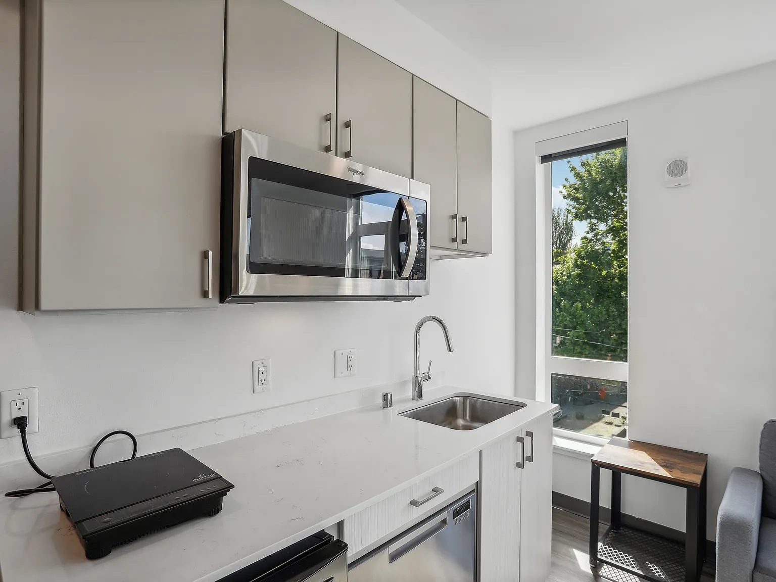 Fifty-Two Apartments — Photo 4