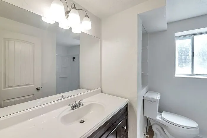 2151 W 300 North St — Photo 21
