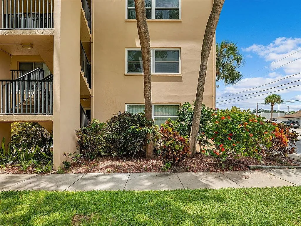 2 bed, 2.0 bath, 835 sqft, $1,800 — Photo 3