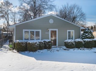 6365 Saline Dr, Waterford, MI 48329