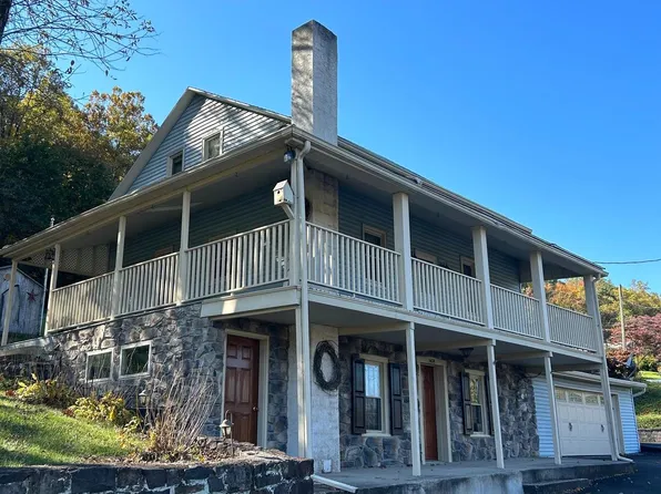 1434 Manatawny Dr, Boyertown, PA 19512