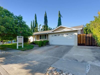 10400 Lindsay Ave, Cupertino, CA, 95014