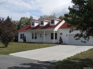 4425 Willow Ln, Hamburg, NY 14075