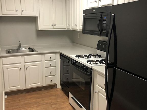 2nd image of 812 Memorial Dr APT 1606