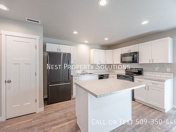 5th image of 651 Hargraves Ave NE #B