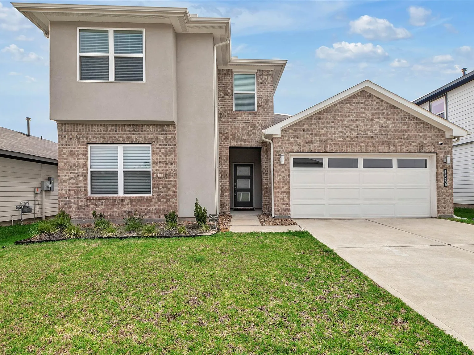 4 bed, 3.0 bath, 2297 sqft, $2,700 — Photo 1