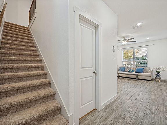 4th image of 2741 Splendor Dr