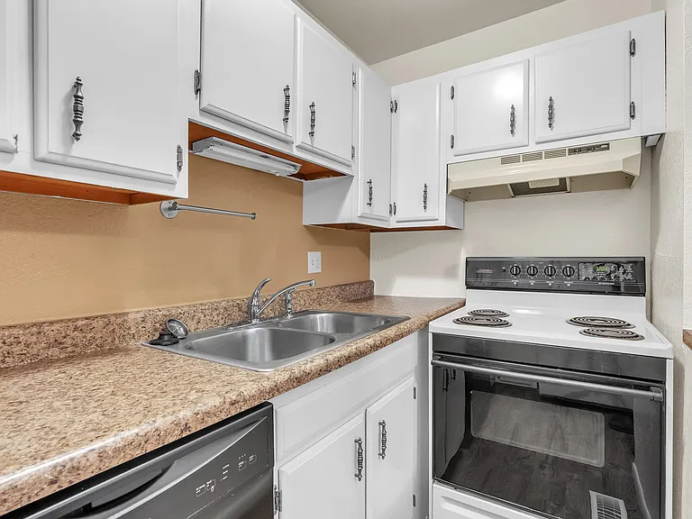 1 Fort St #19 — Photo 1