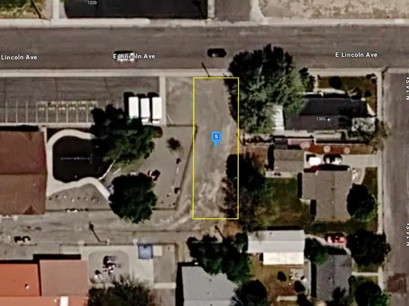 1207 E Lincoln Ave, Riverton, WY 82501