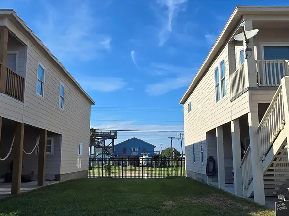 2 Alligator Head Ln, Port O Connor, TX 77982