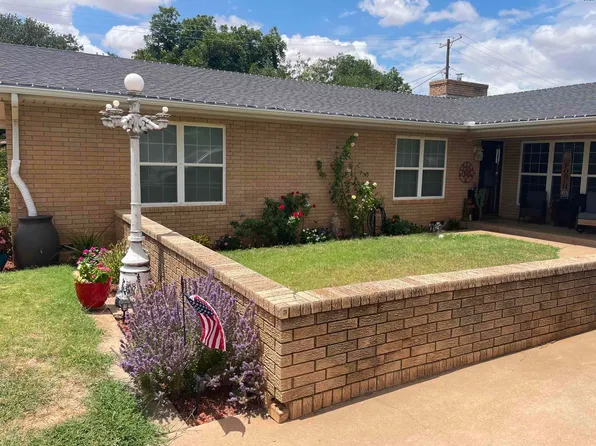 712 W Cora St, Seymour, TX 76380