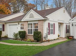 8 Chipmunk Trl, Coram, NY 11727