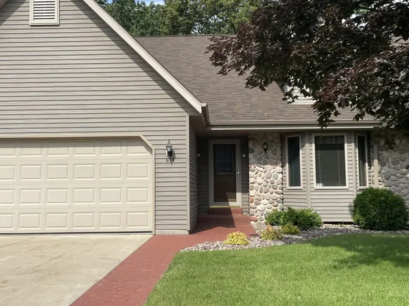933 East Loos STREET, Hartford, WI 53027