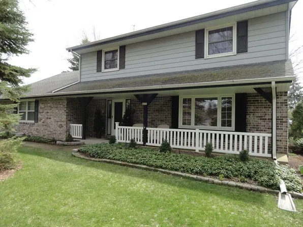 2417 Rusco Dr, West Bend, WI 53095