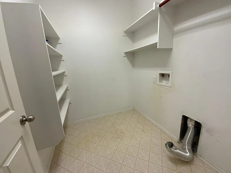 421 Goldstone Ln — Photo 13