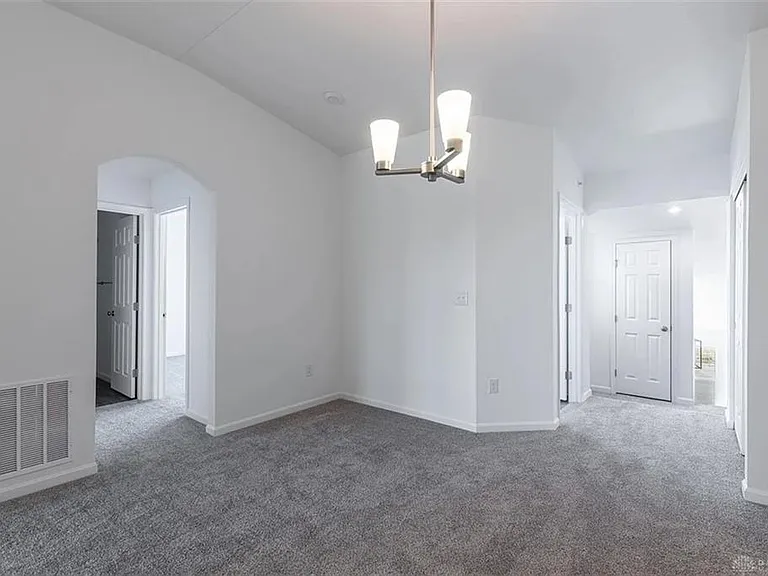 5239 Hazeltine Ln — Photo 9