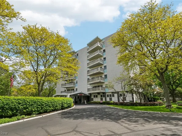 275 N Portage Path APT 8A, Akron, OH 44303
