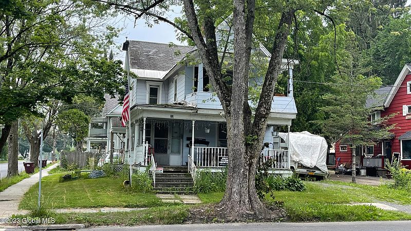 4th image of 77 Kingsboro Avenue