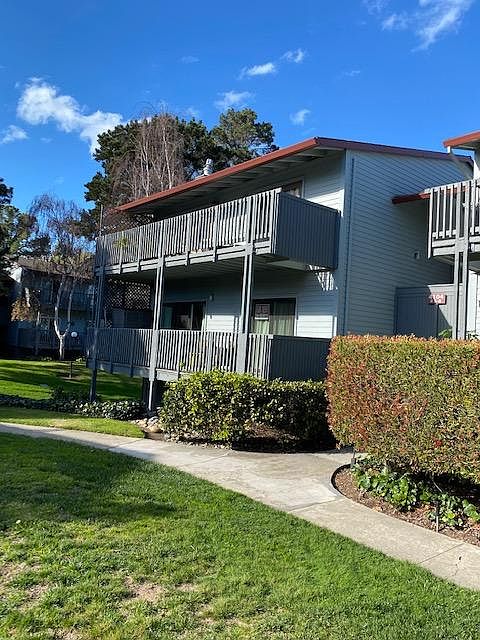 Condo for rent is lower end-cap unit. Entrance from east side.