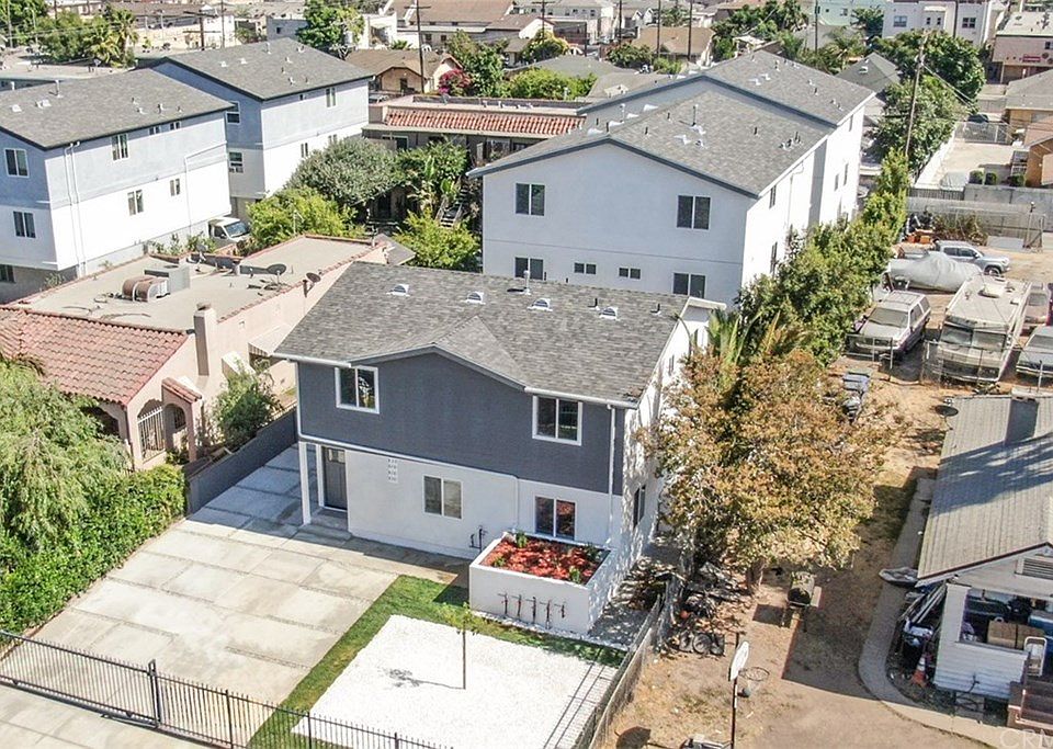 1st image of 826 W 80th St