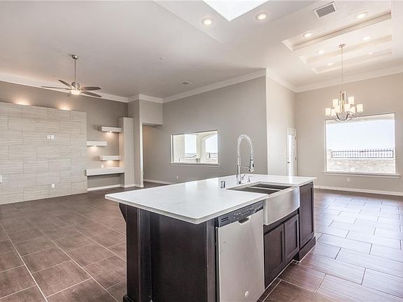 4th image of 821 Carbine Dr