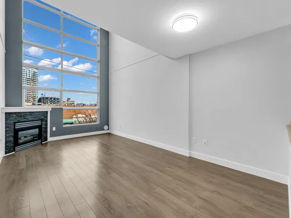 418 E Broad Way #319, Vancouver, BC V5T 1X2