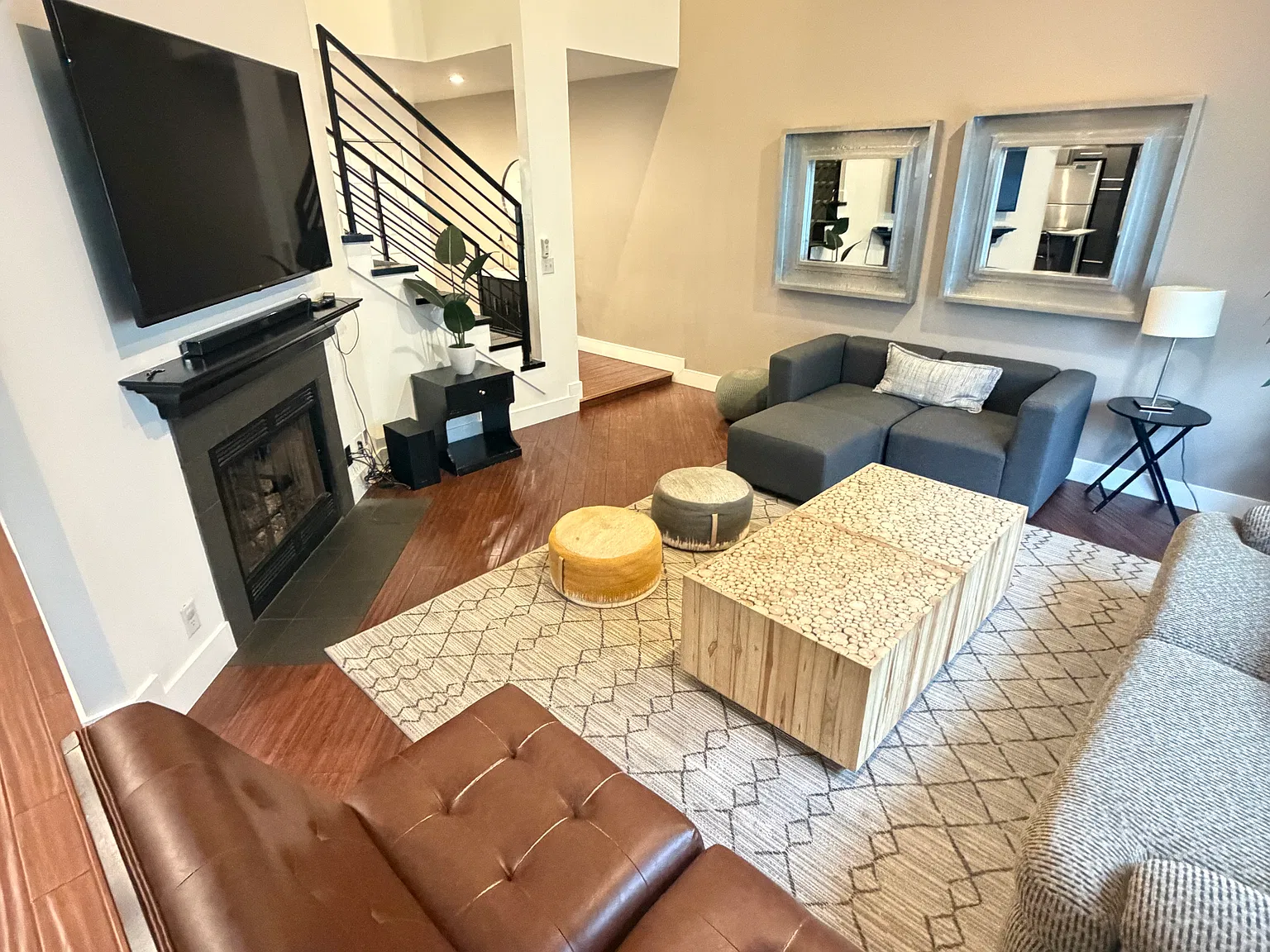 4 bed, 3.5 bath, 2400 sqft, $2,995 — Photo 3
