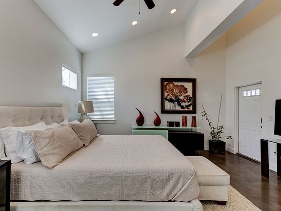 4th image of 2715 Zaragosa St