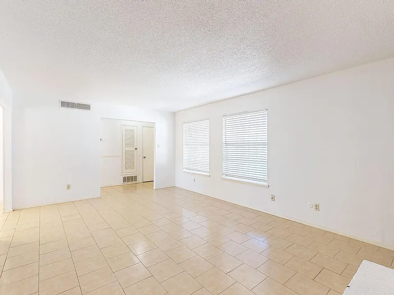 6925 Escondido Dr #B — Photo 7