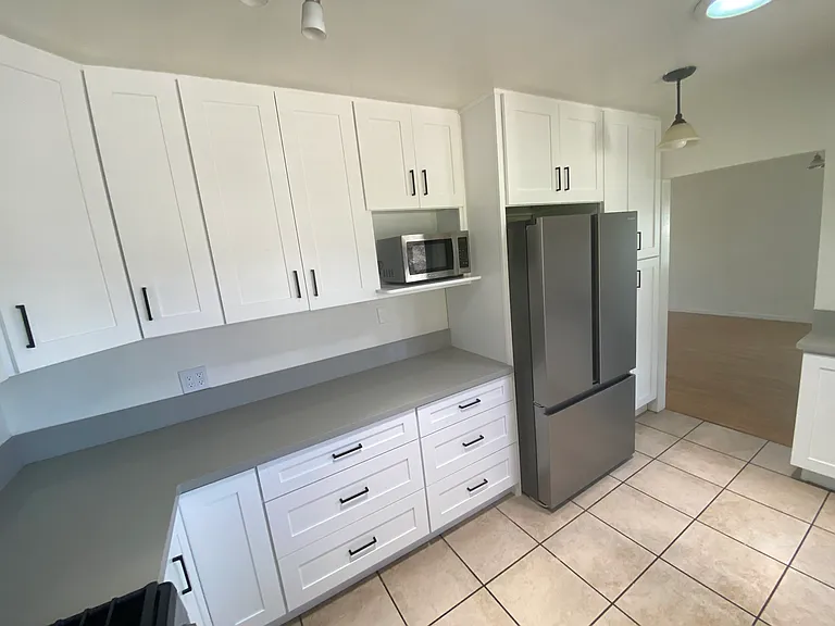 4646 Winona Ave — Photo 5