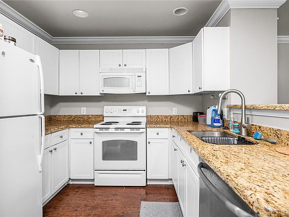 4th image of 1725 Harvey Mitchell Pkwy S APT 622