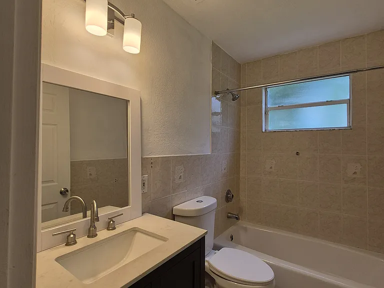 137 NW 58th St — Photo 5