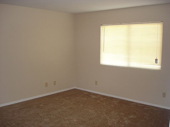 5th image of 15481 Citron Ave
