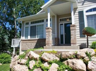 1016 E Daybreak Dr, South Ogden, UT 84403