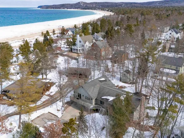 5823 S Sylvan Ct, Glen Arbor, MI 49636