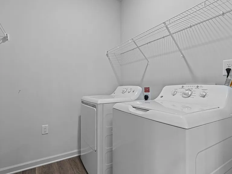 230 Grove Cir #303 — Photo 5