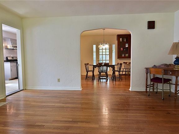 4th image of 2148 Woodland St NE