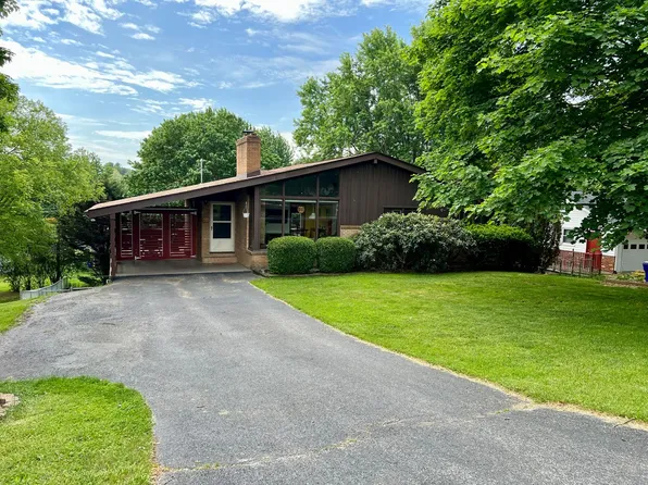 760 Carson Dr, Christiansburg, VA 24073